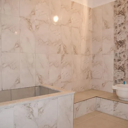 Elaia Thermal & Отель